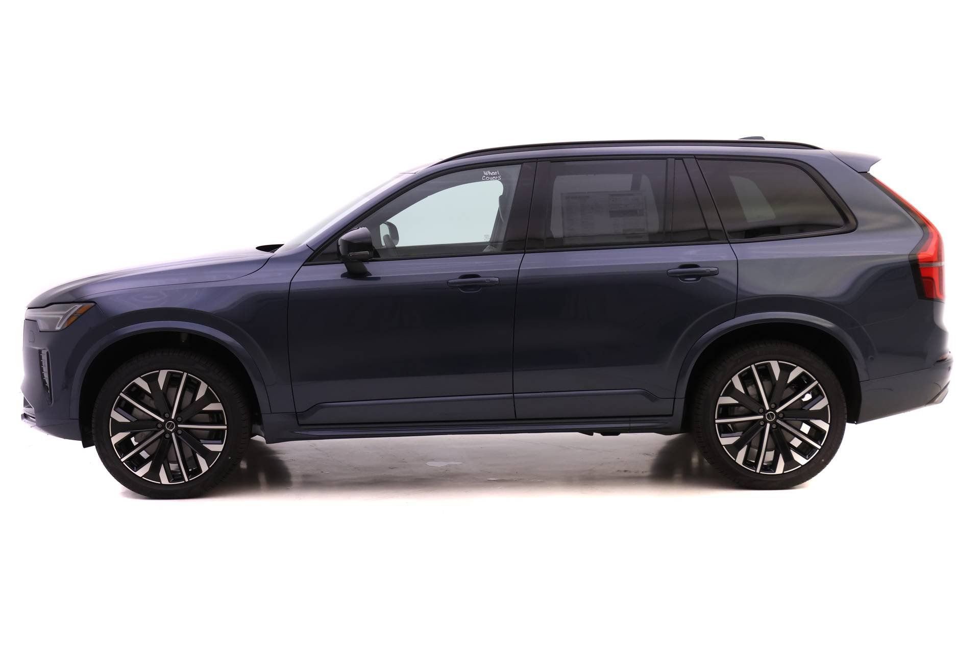 New 2026 Volvo XC90 B6 Ultra w/ Protection Package image 3