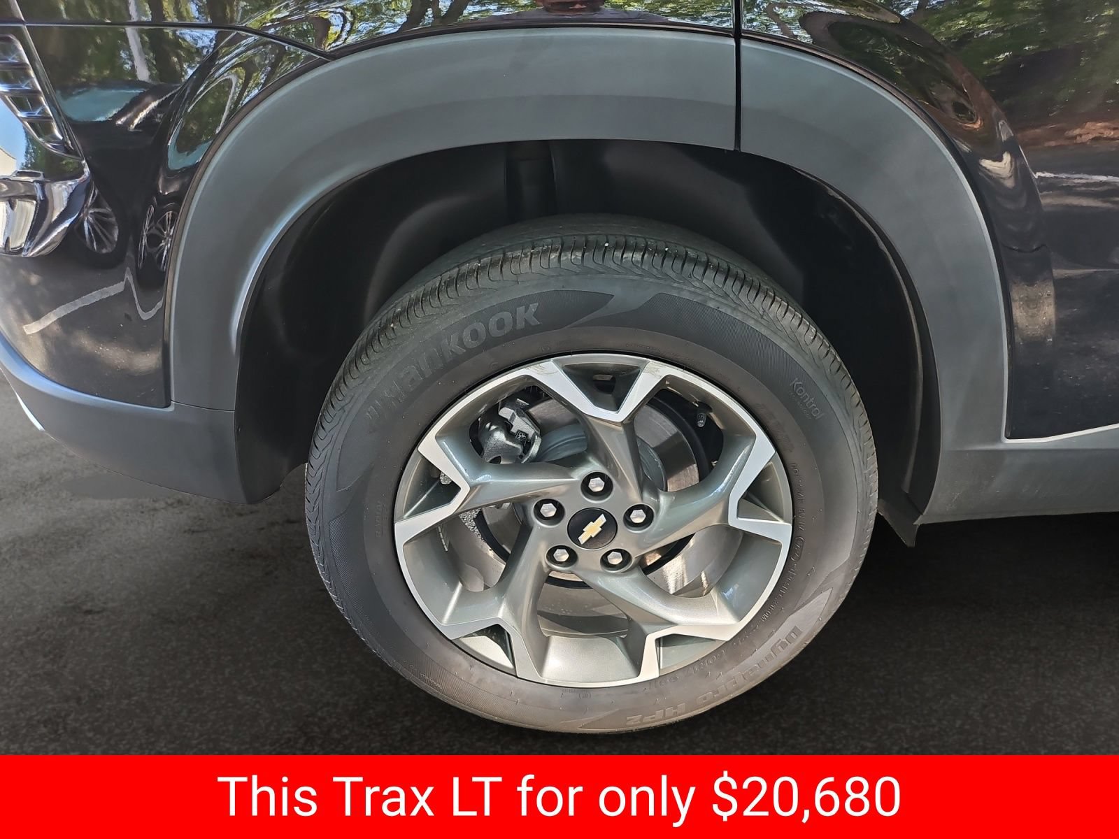 Used 2025 Chevrolet Trax LT FWD image 43