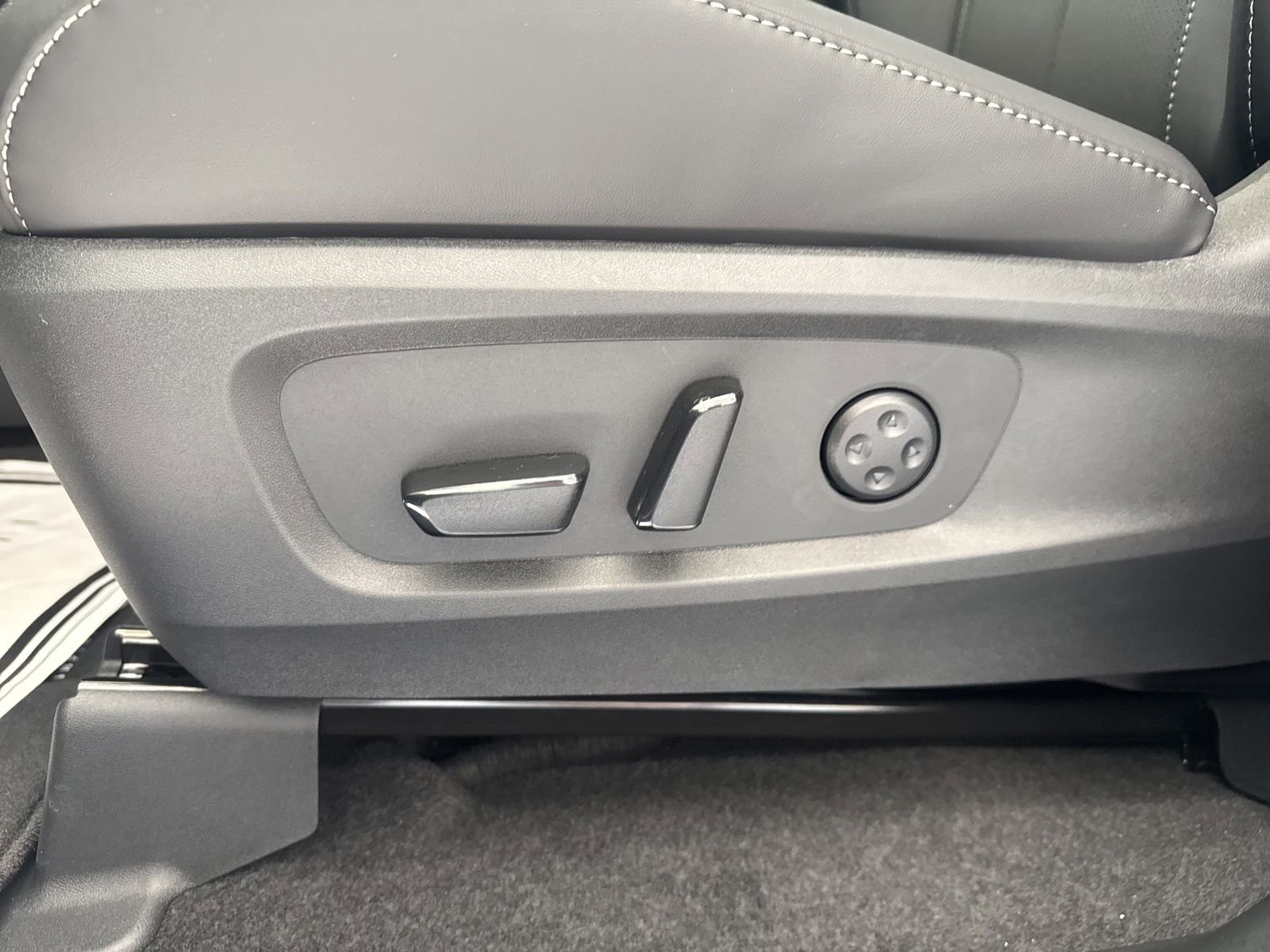 New 2026 INFINITI QX60 Luxe w/ Cargo Package AWD/4WD image 11