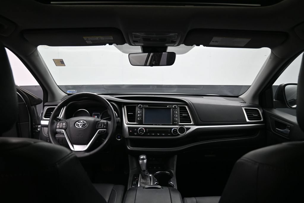 Used 2017 Toyota Highlander SE AWD/4WD image 29