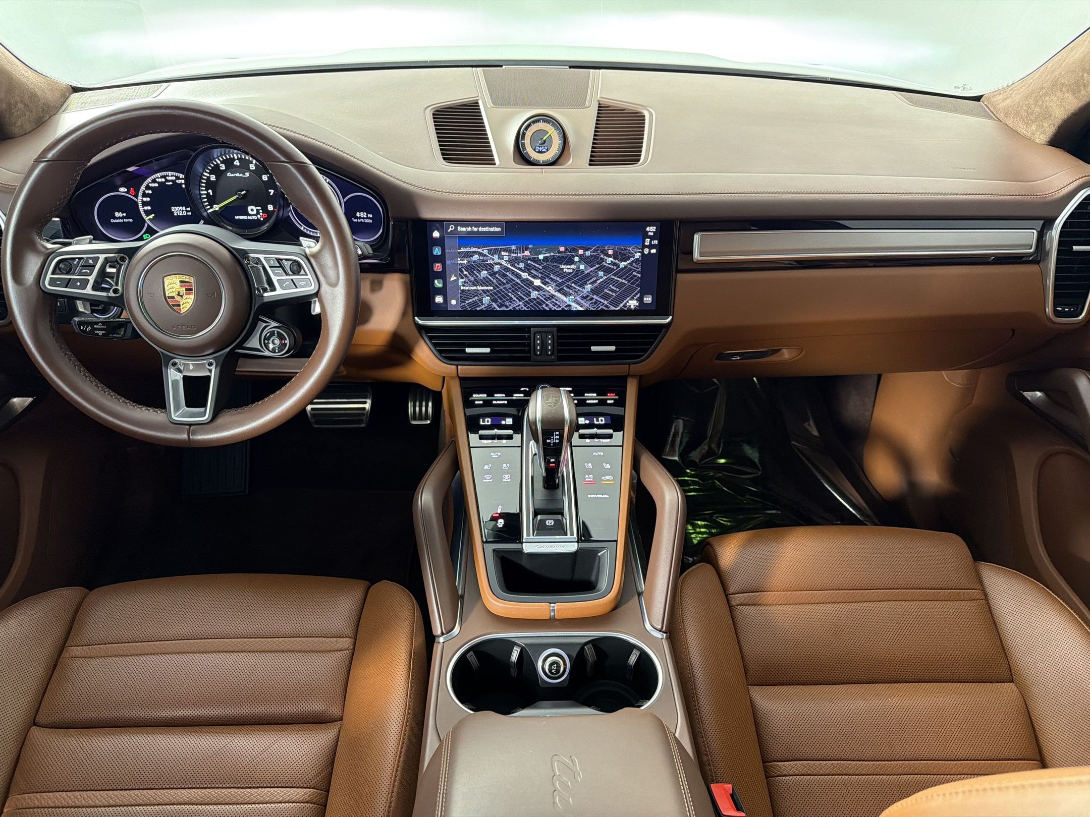Certified 2022 Porsche Cayenne Turbo S AWD/4WD image 17