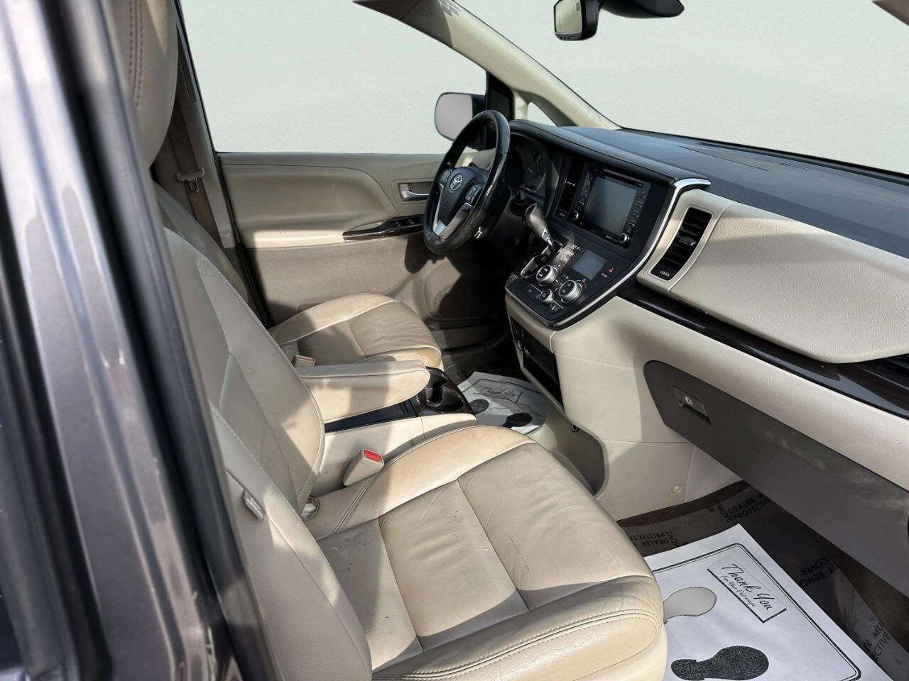 Used 2018 Toyota Sienna XLE w/ XLE Navigation Package FWD image 18