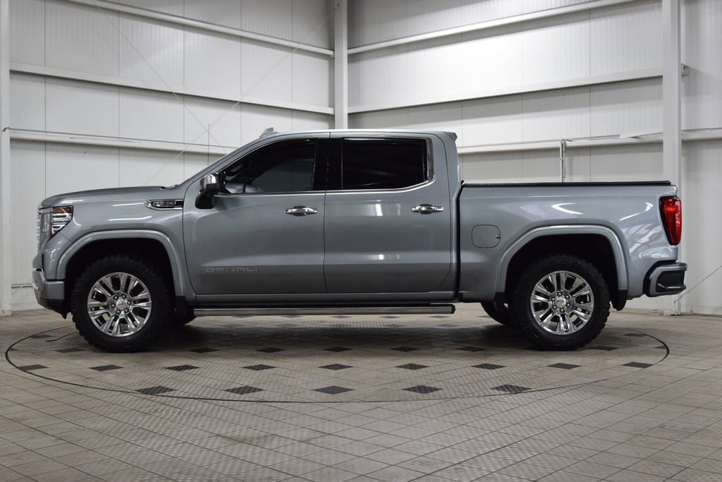 Used 2023 GMC Sierra 1500 Denali w/ Technology Package AWD/4WD image 4