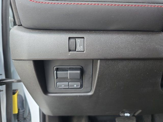 Used 2024 Chevrolet Colorado Z71 w/ Z71 Convenience Package 2 image 23