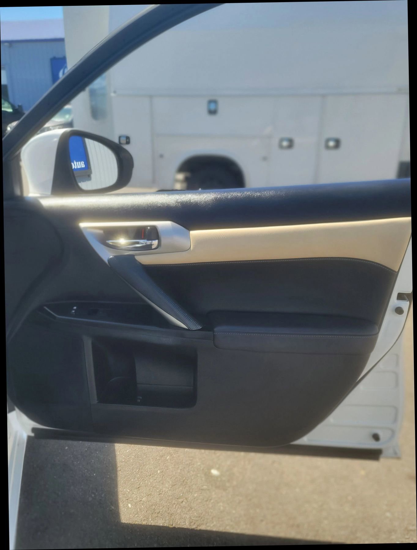 Used 2014 Lexus CT 200h FWD image 27