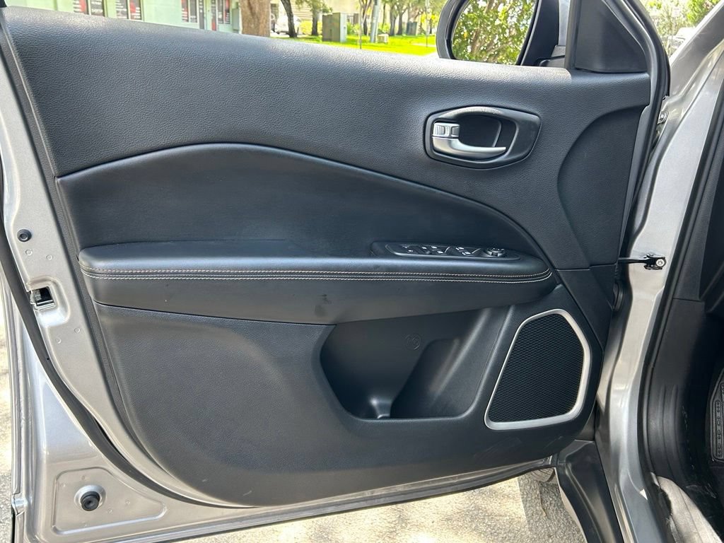Certified 2020 Jeep Compass Latitude FWD image 30