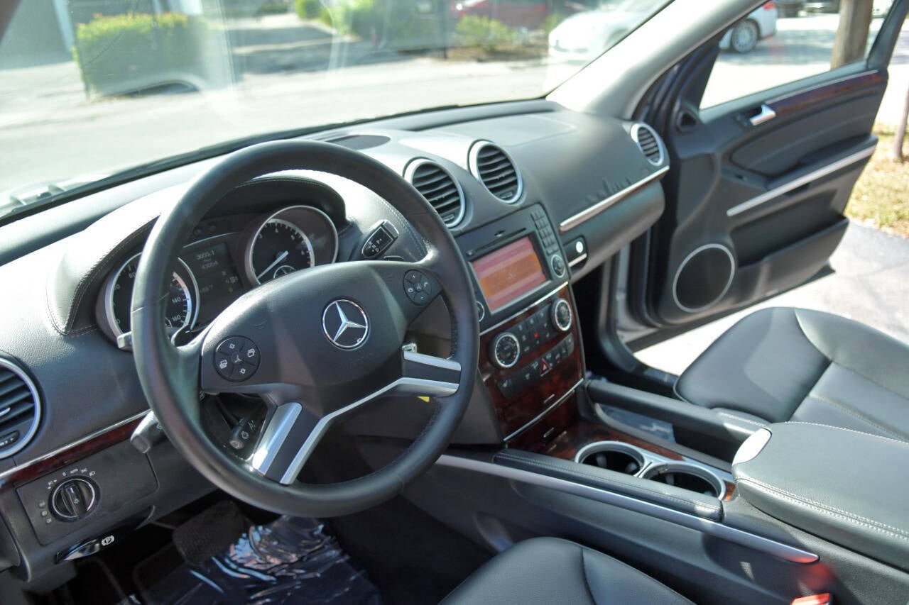 Used 2011 Mercedes-Benz GL 450 4MATIC image 19