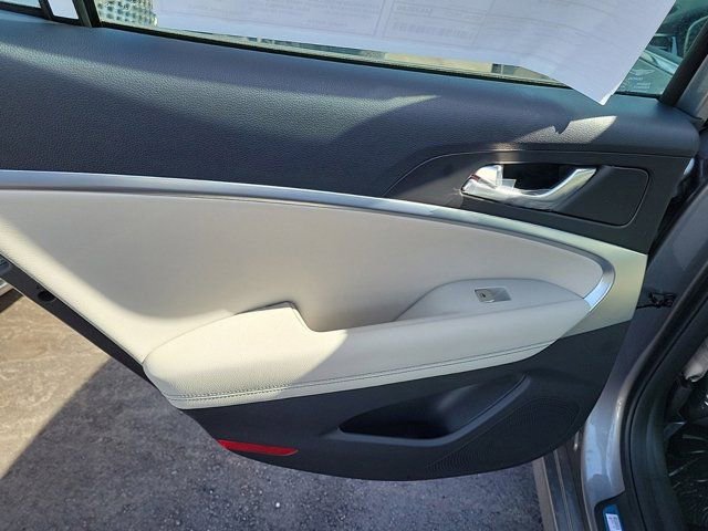Used 2025 Genesis G70 2.5T RWD image 8