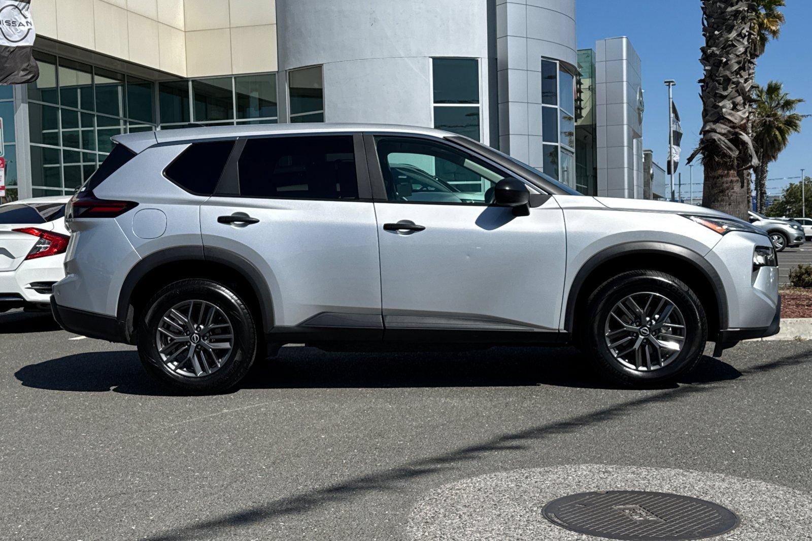 Certified 2024 Nissan Rogue S FWD image 3