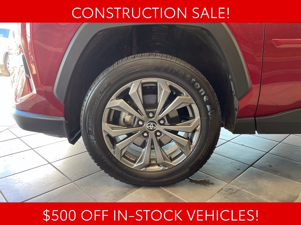 Used 2022 Toyota RAV4 XLE Premium AWD/4WD image 17
