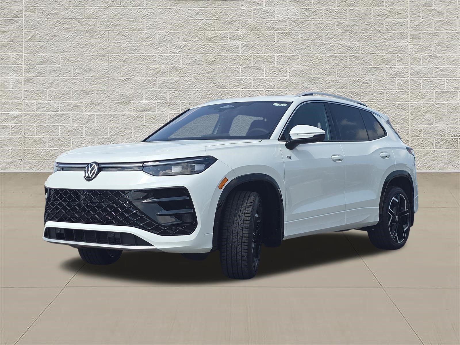 New 2026 Volkswagen Tiguan SEL R-Line AWD/4WD image 3
