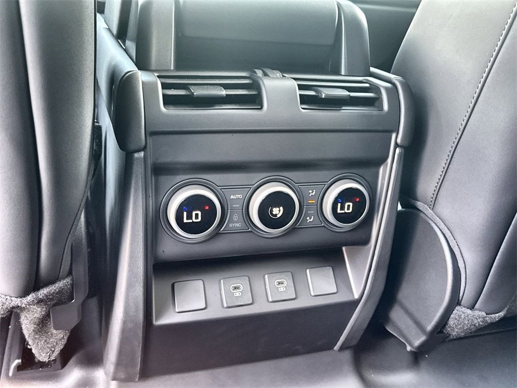 Used 2025 Land Rover Defender 110 S image 11