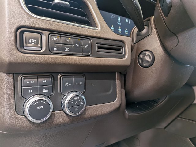 Used 2022 GMC Yukon SLT w/ SLT Premium Package AWD/4WD image 17