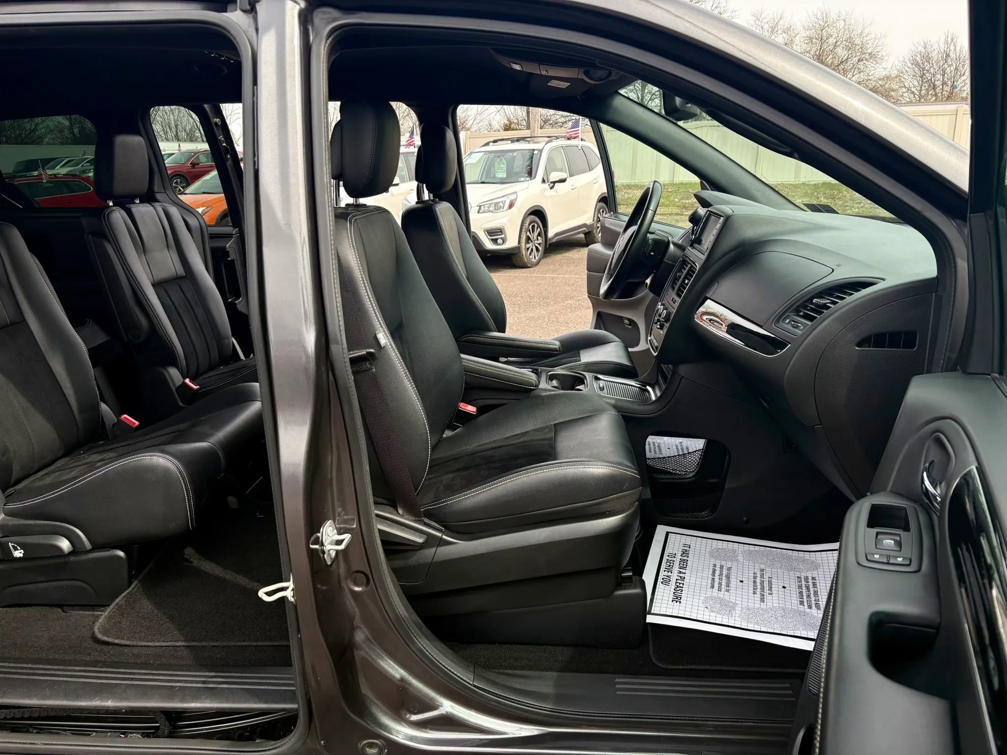 Used 2018 Dodge Grand Caravan SXT w/ Blacktop Package FWD image 29