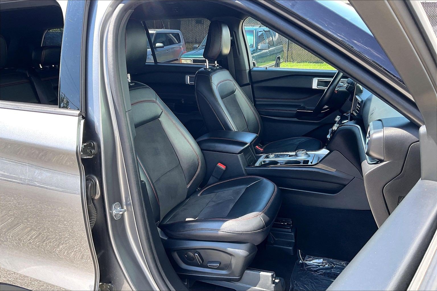 Used 2023 Ford Explorer ST-Line AWD/4WD image 9
