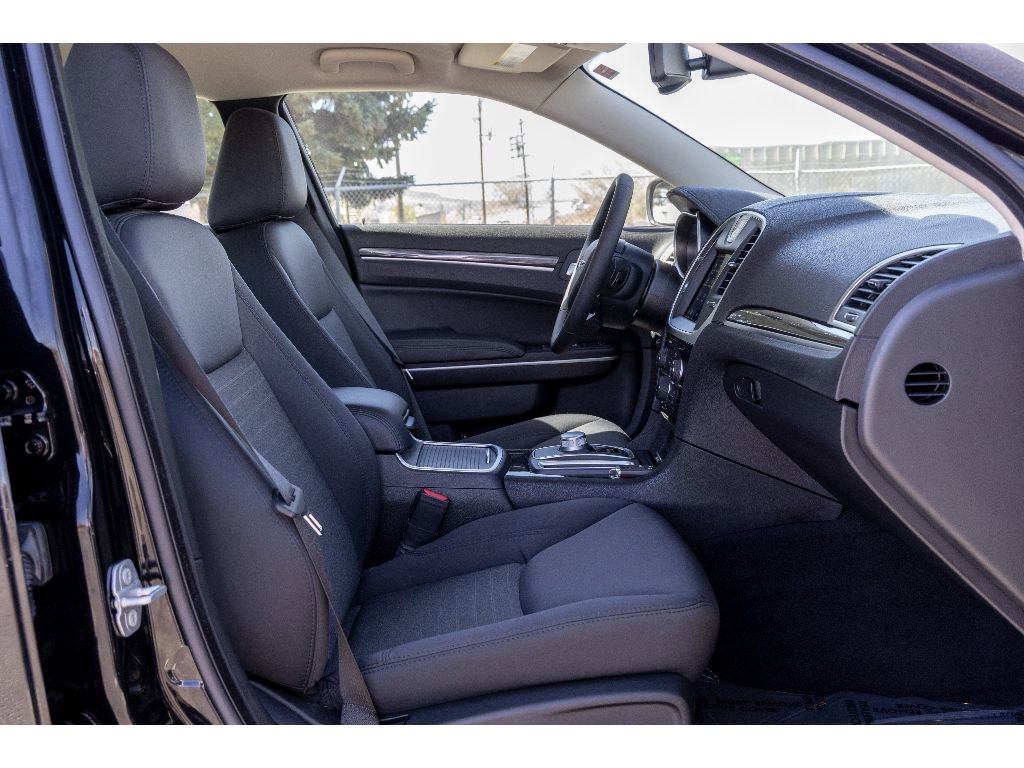 Used 2022 Chrysler 300 Touring w/ Sport Appearance Package image 11