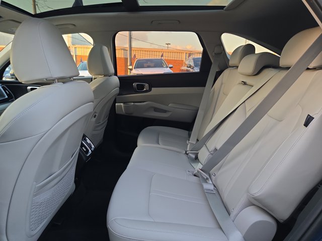 Used 2025 Kia Sorento S w/ Panoramic Sunroof Package FWD image 11