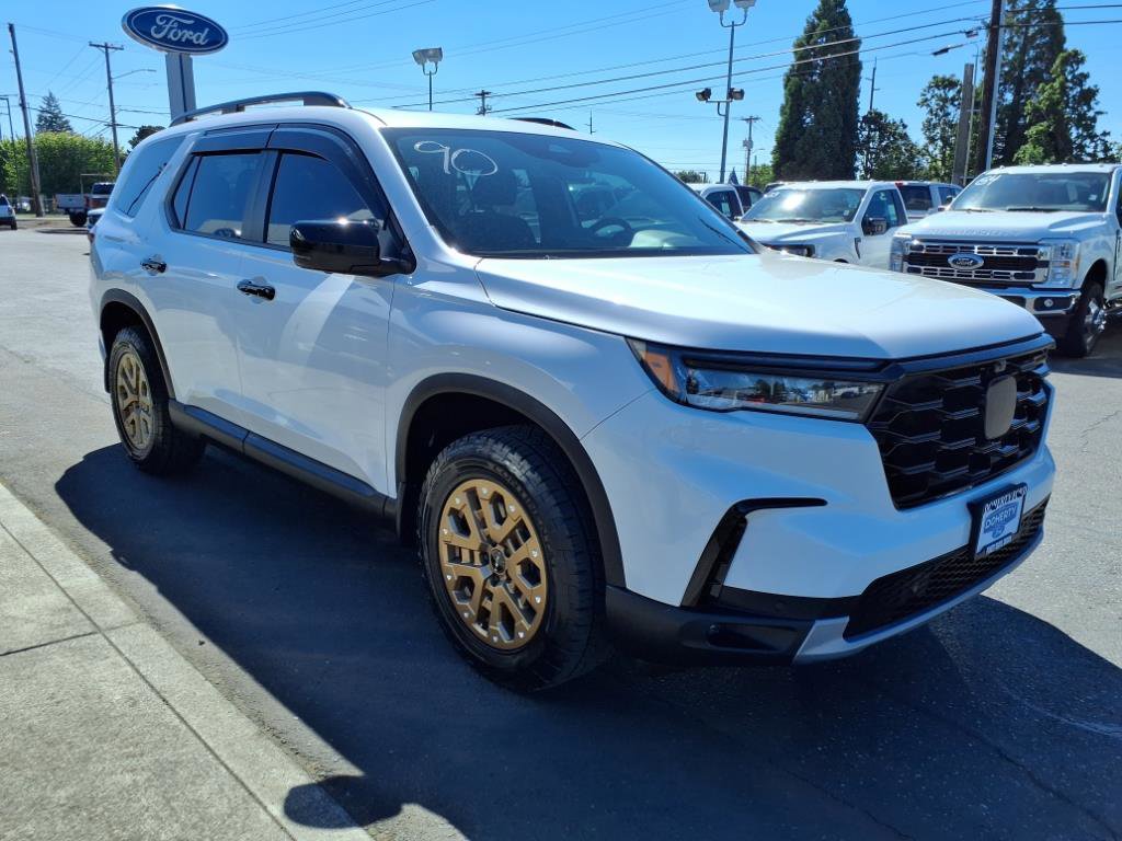 Used 2024 Honda Pilot TrailSport image 3