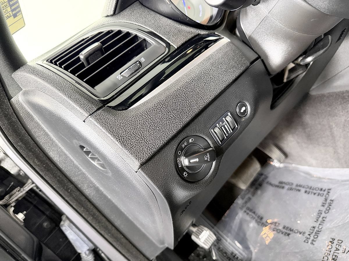 Used 2023 Chrysler 300 S RWD image 29