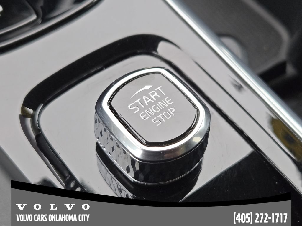 Certified 2025 Volvo V60 B5 Cross Country Plus AWD/4WD image 20