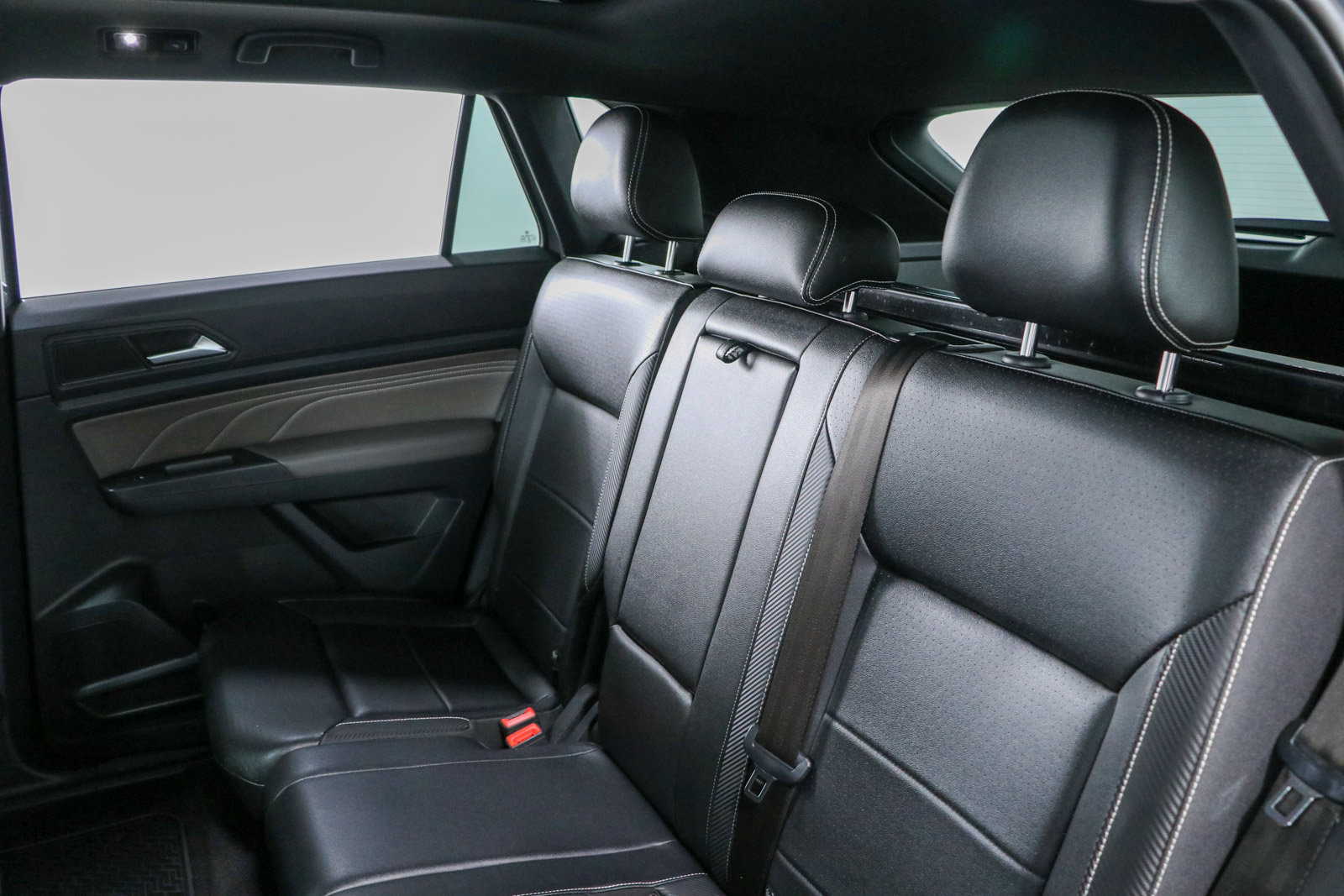Used 2021 Volkswagen Atlas Cross Sport SE w/ Panoramic Sunroof Package FWD image 26