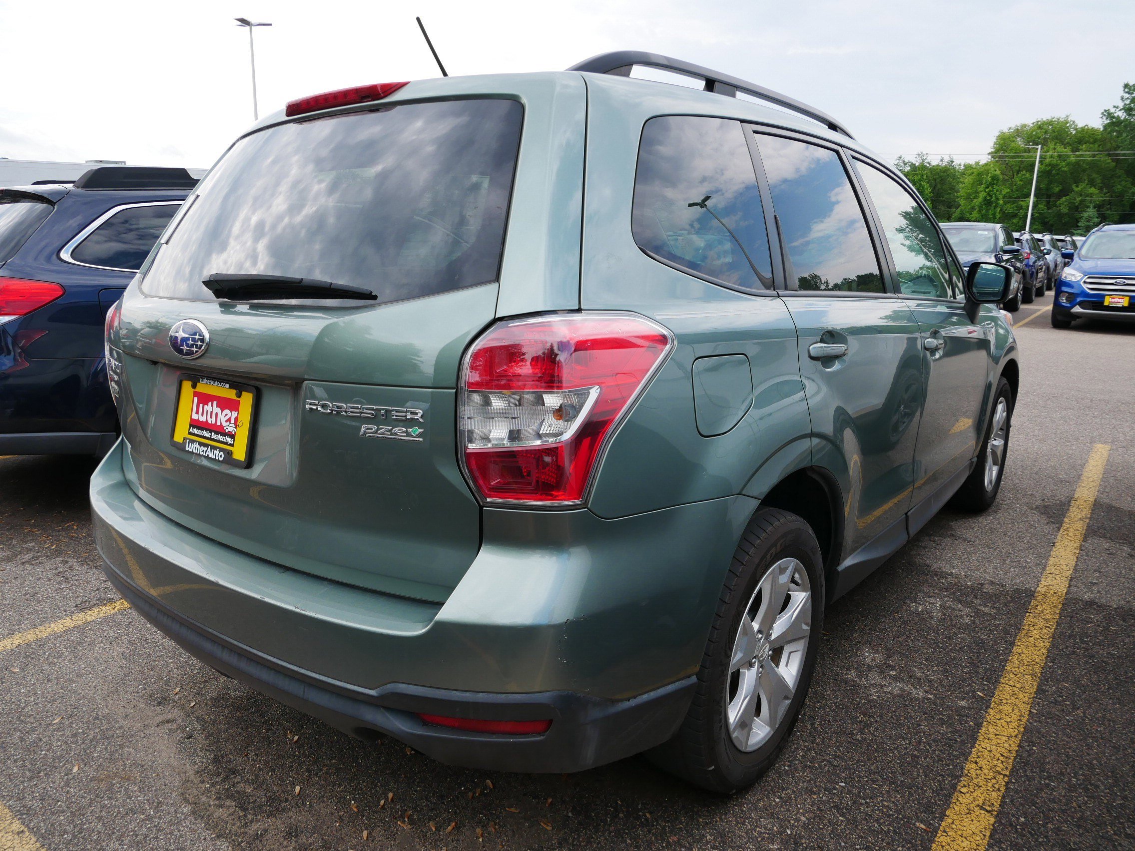 Used 2015 Subaru Forester 2.5i Premium w/ All-Weather Package AWD/4WD image 5