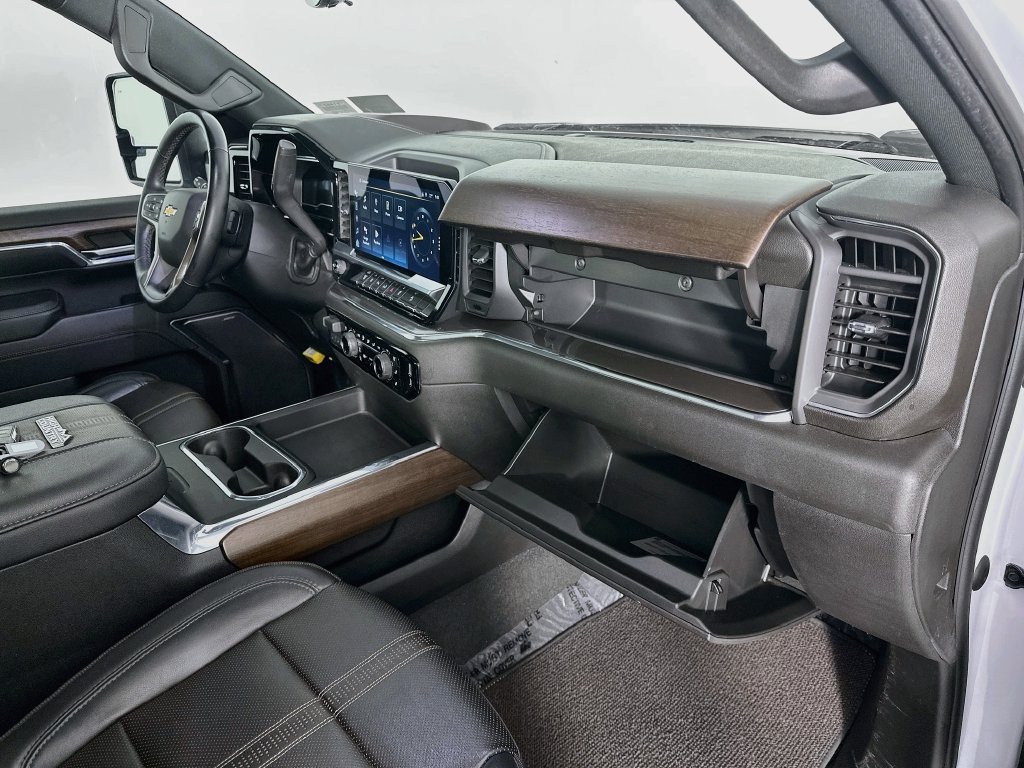 Used 2024 Chevrolet Silverado 2500 High Country w/ High Country Premium Package AWD/4WD image 32
