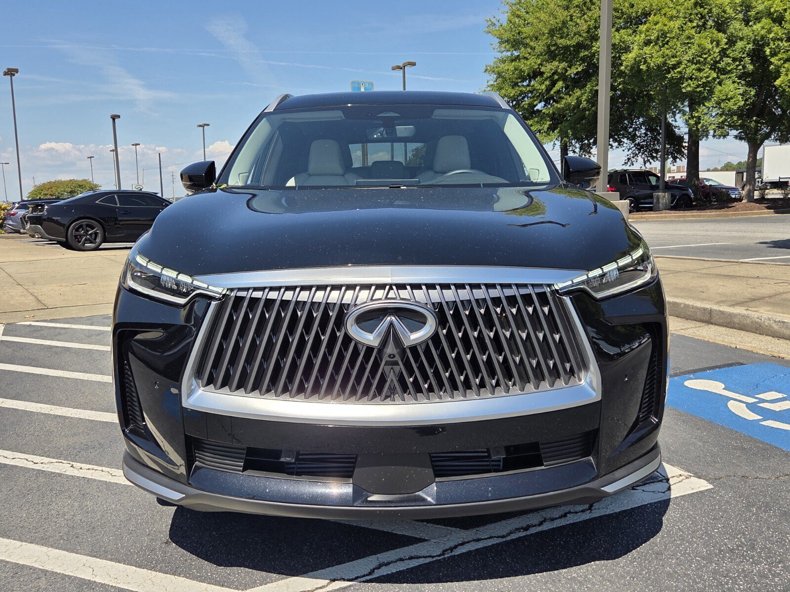 Used 2026 INFINITI QX60 Luxe w/ Cargo Package FWD image 2