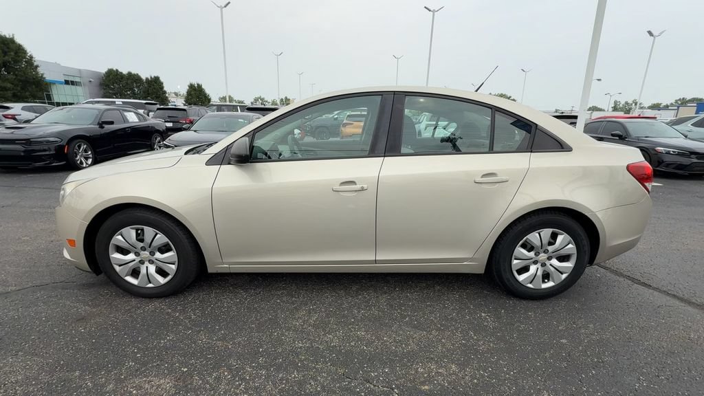 Used 2013 Chevrolet Cruze LS FWD image 5