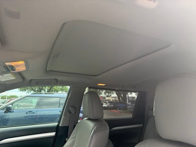 Used 2019 Toyota Highlander XLE FWD image 9