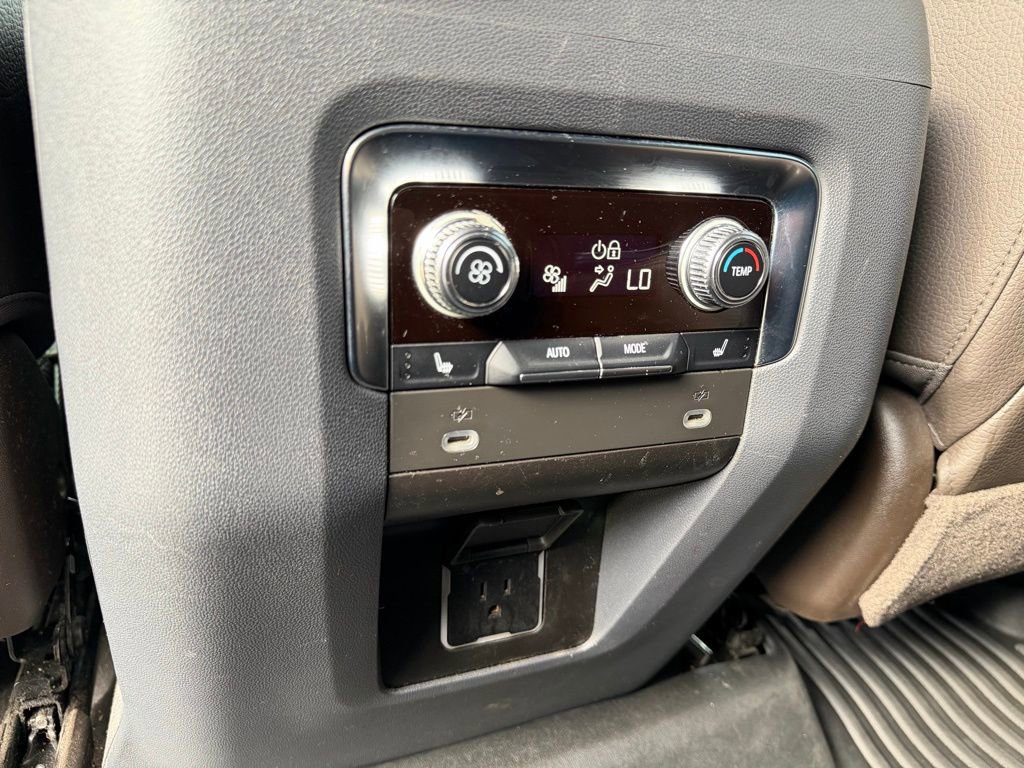 Used 2021 GMC Yukon Denali w/ Denali Premium Package image 18