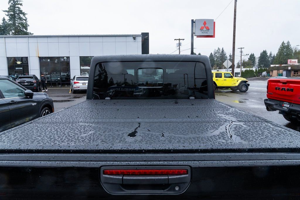 Used 2024 Jeep Gladiator Sport image 7