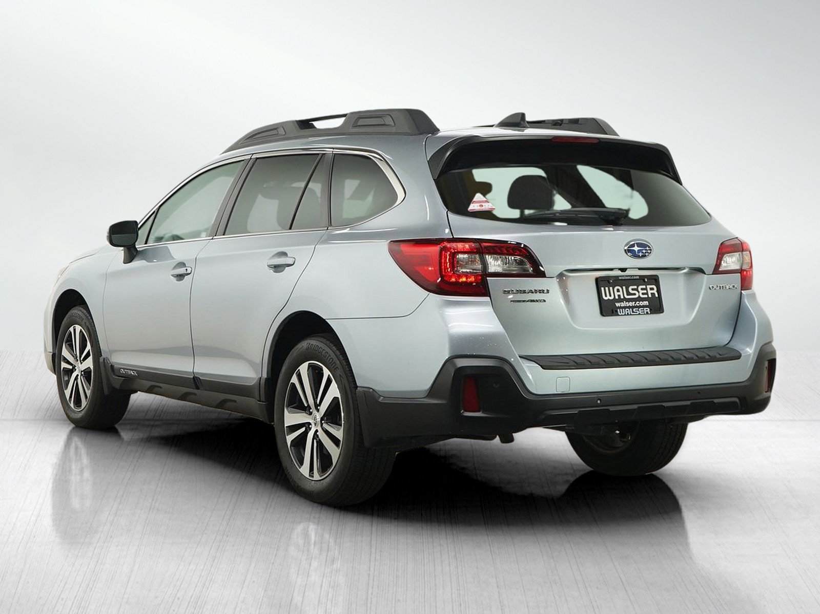 Used 2018 Subaru Outback 2.5i Limited AWD/4WD image 3