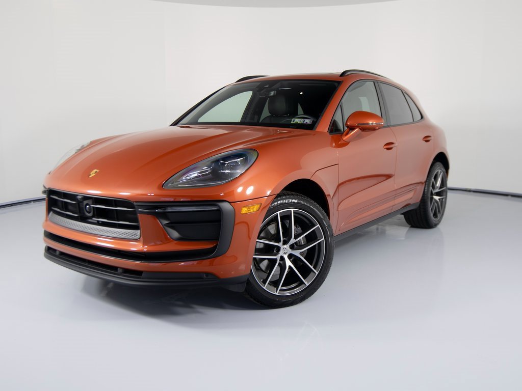 Certified 2025 Porsche Macan image 1