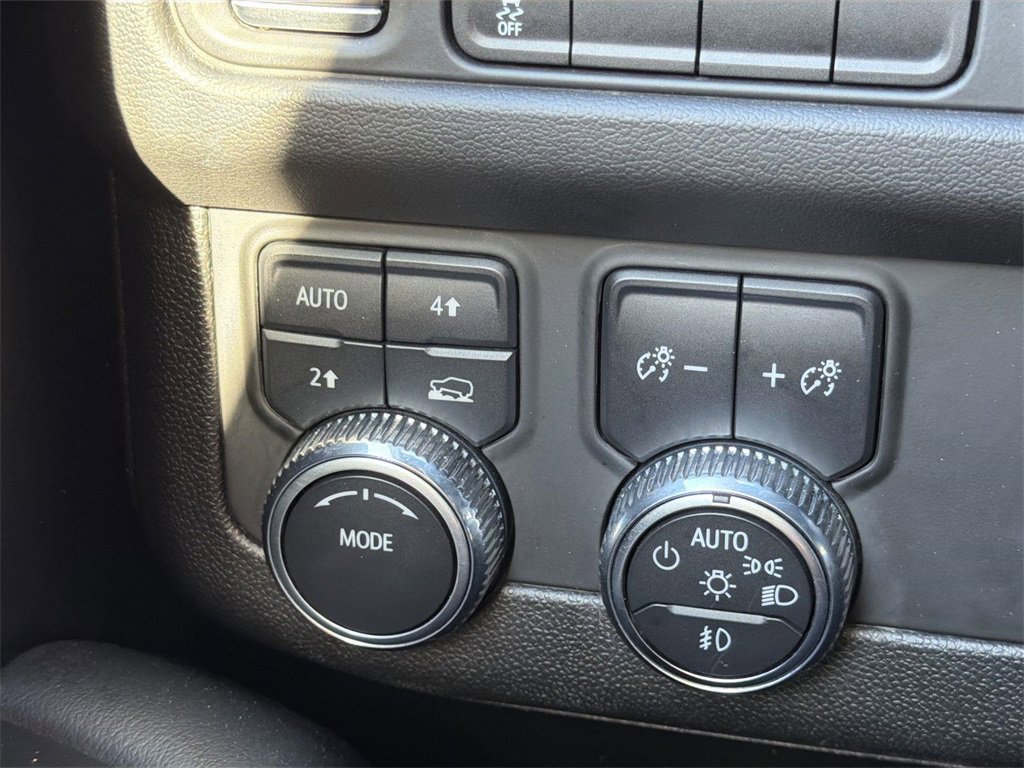 Used 2023 GMC Yukon SLT image 17