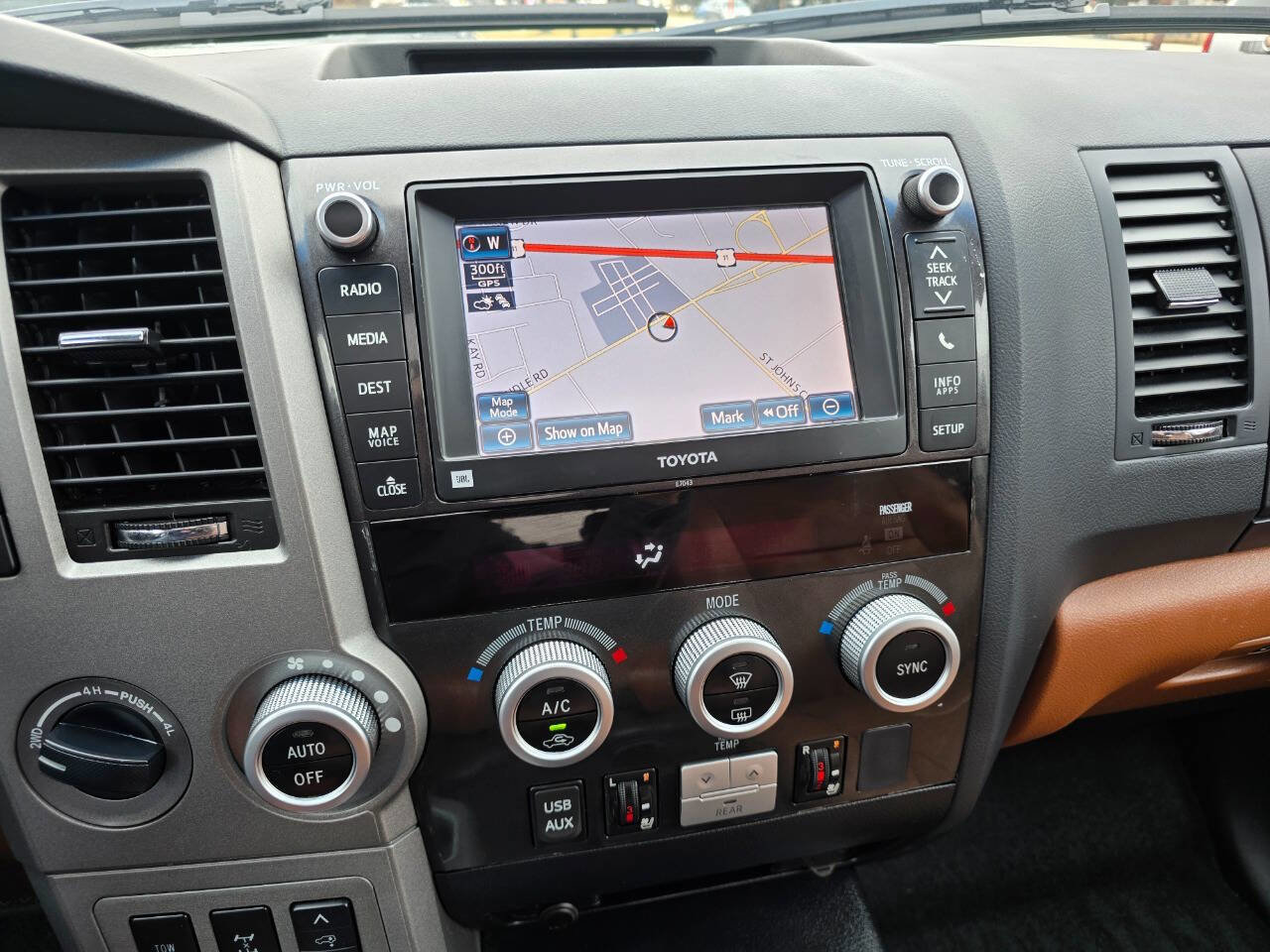 Used 2013 Toyota Sequoia Platinum AWD/4WD image 19