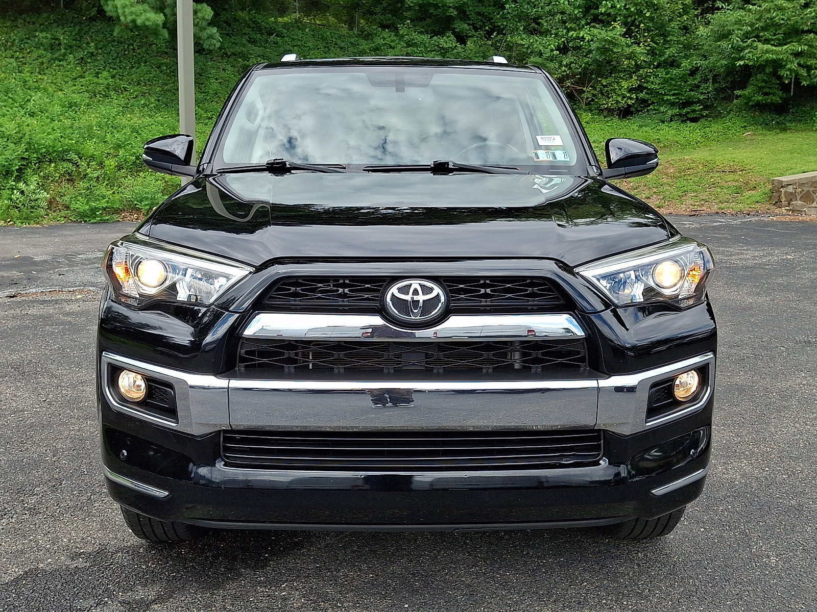 Used 2016 Toyota 4Runner Limited AWD/4WD image 2