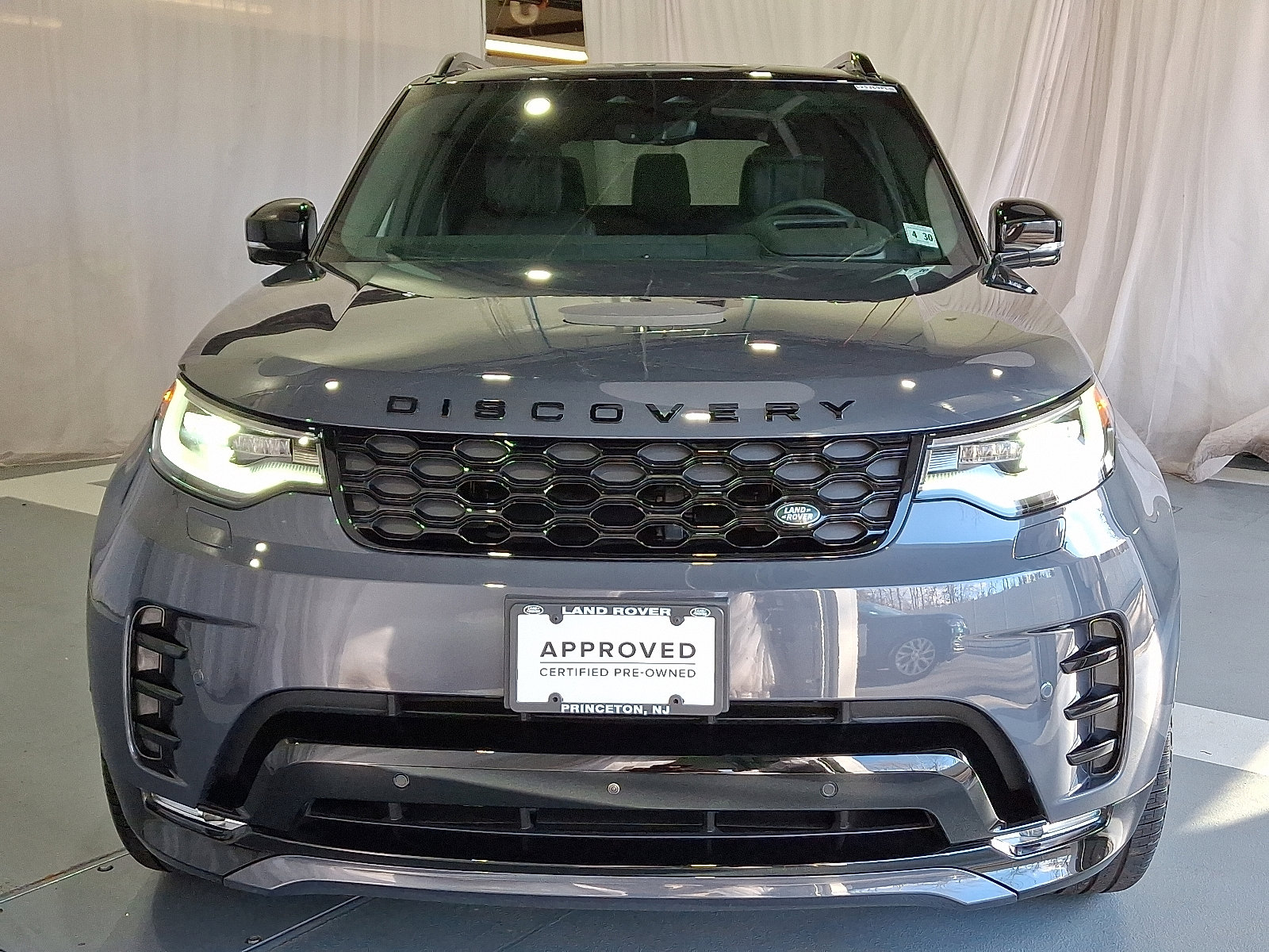 Certified 2025 Land Rover Discovery Dynamic SE image 7