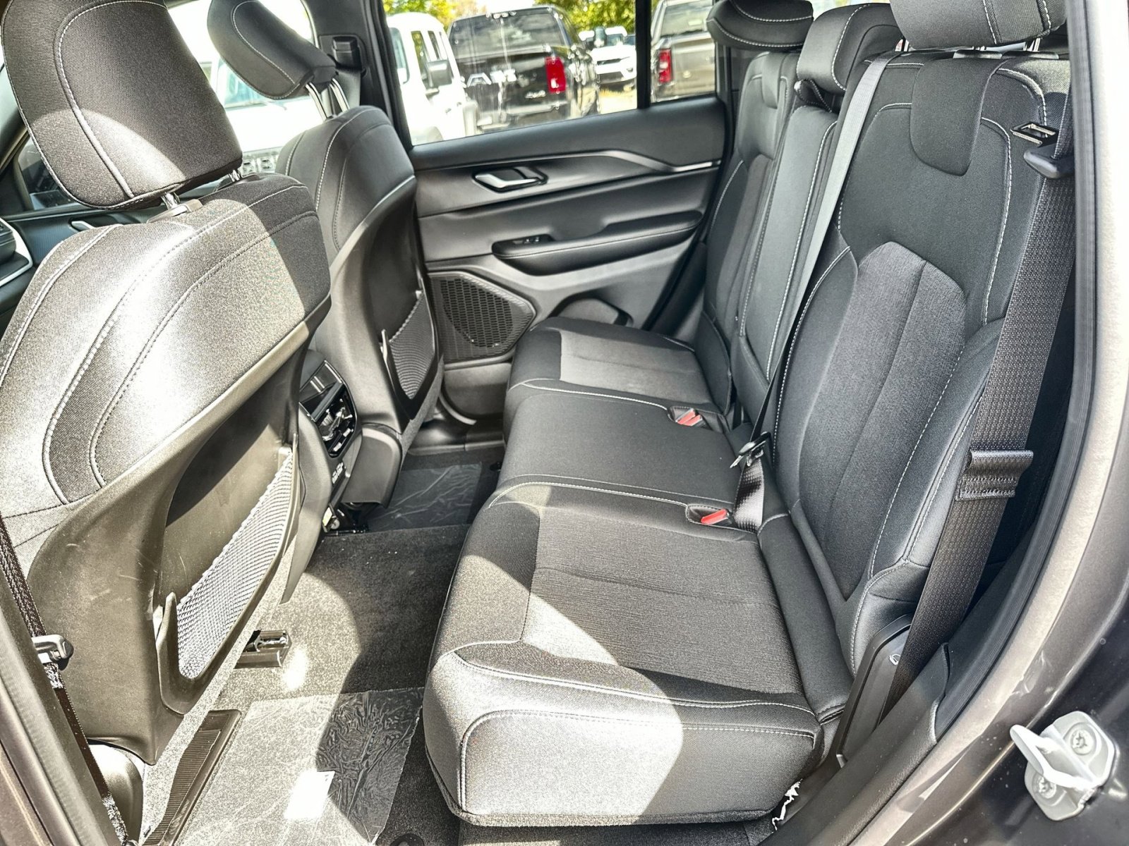 New 2025 Jeep Grand Cherokee Laredo X w/ Luxury Tech Group I image 24