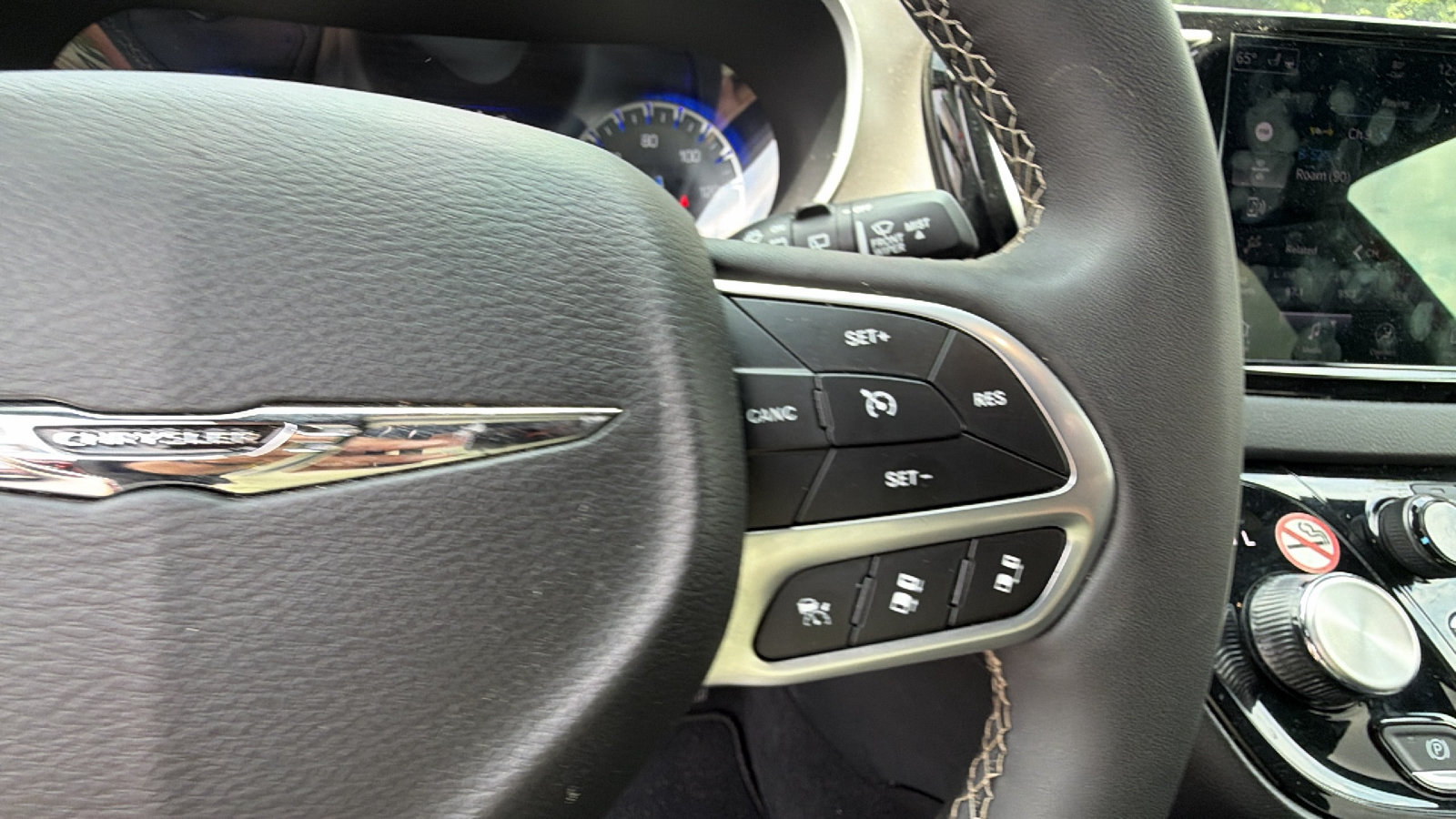 Used 2025 Chrysler Pacifica Select FWD image 27