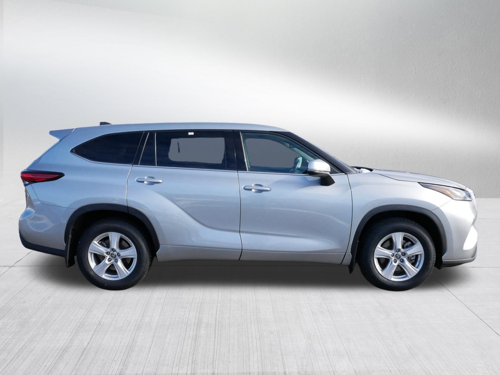 Used 2022 Toyota Highlander LE image 8