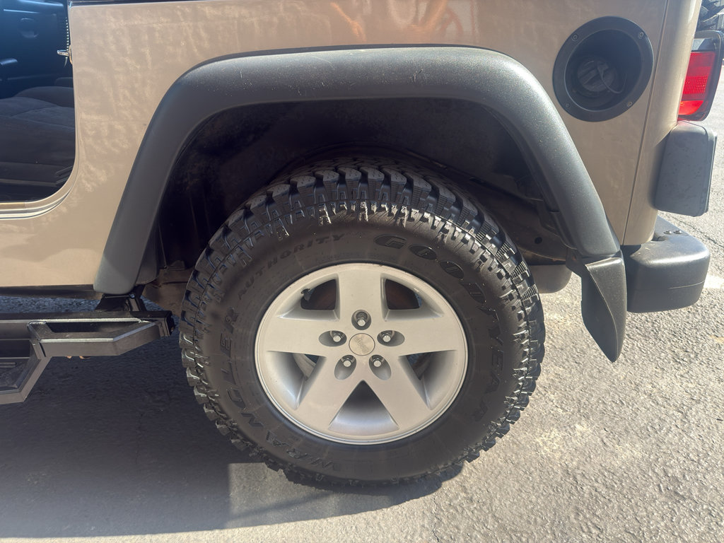 Used 2004 Jeep Wrangler X w/ Convenience Group AWD/4WD image 17