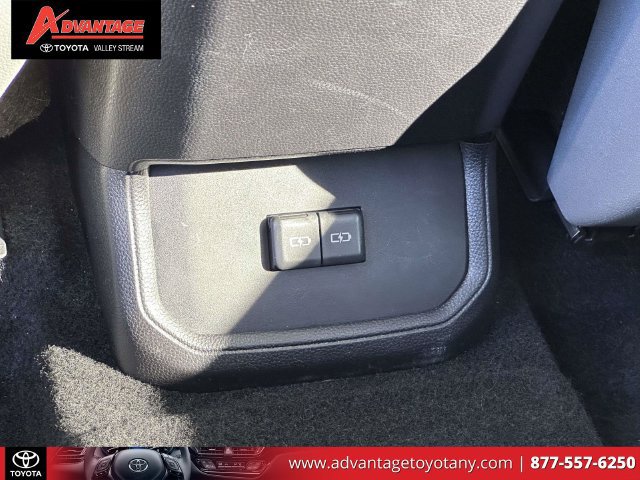 Used 2023 Toyota Highlander LE AWD/4WD image 17