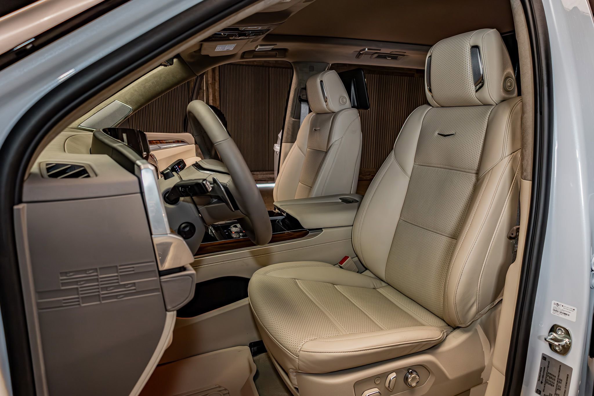 Used 2026 Cadillac Escalade ESV Platinum Sport w/ LPO, Floor Liner Package image 20