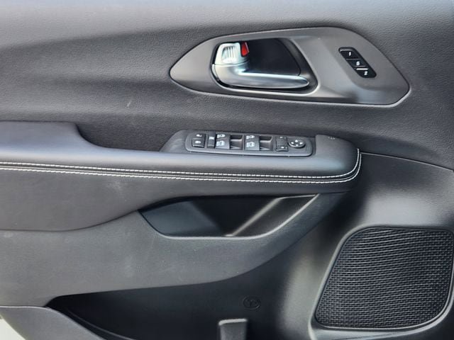 New 2026 Chrysler Pacifica Select w/ S Appearance Package FWD image 18