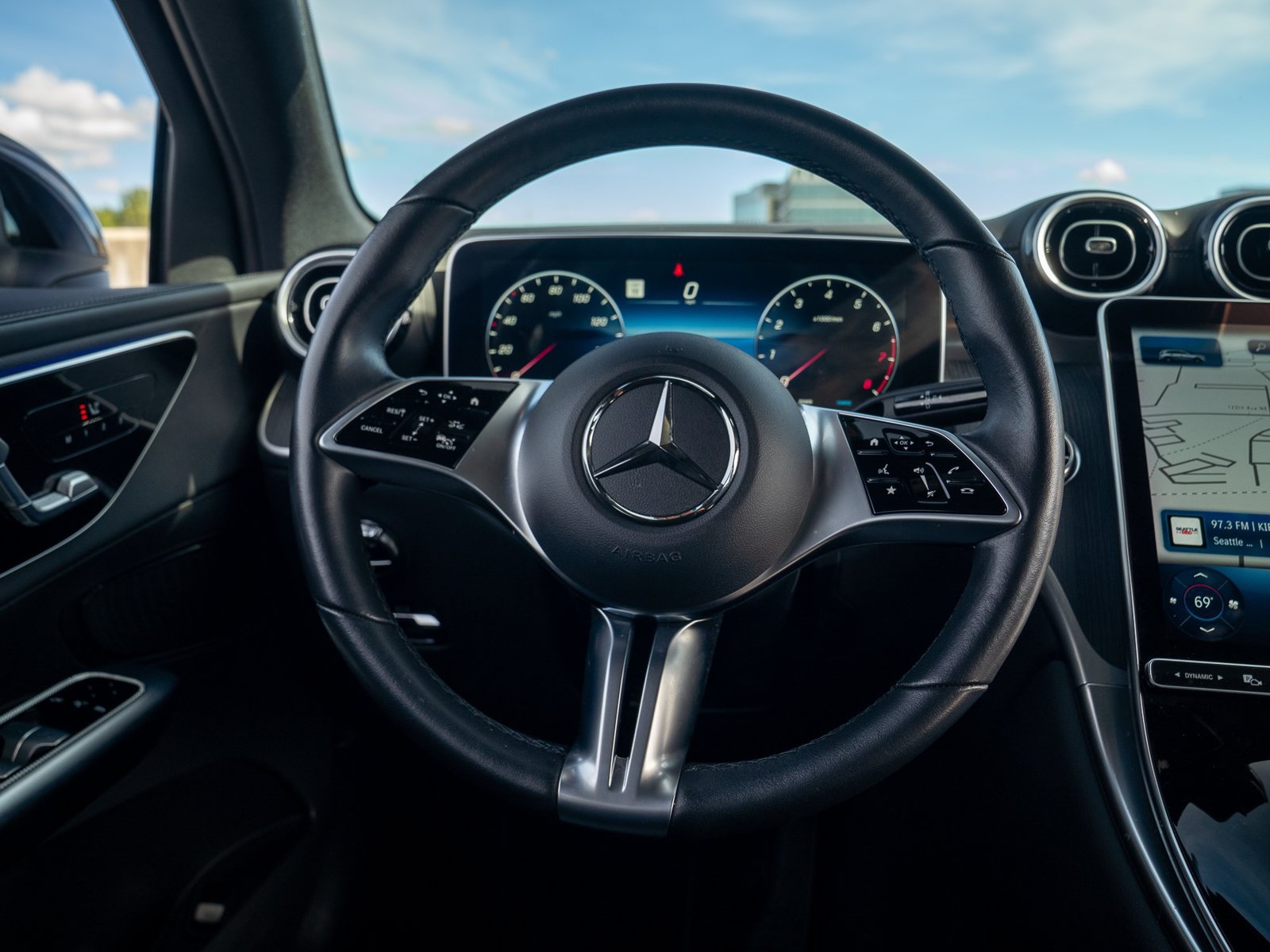 Used 2023 Mercedes-Benz GLC 300 4MATIC image 23