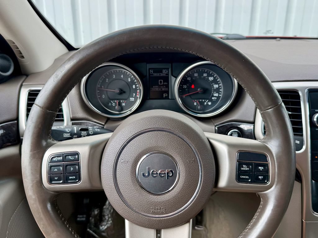 Used 2011 Jeep Grand Cherokee Laredo w/ Security & Convenience Group AWD/4WD image 24