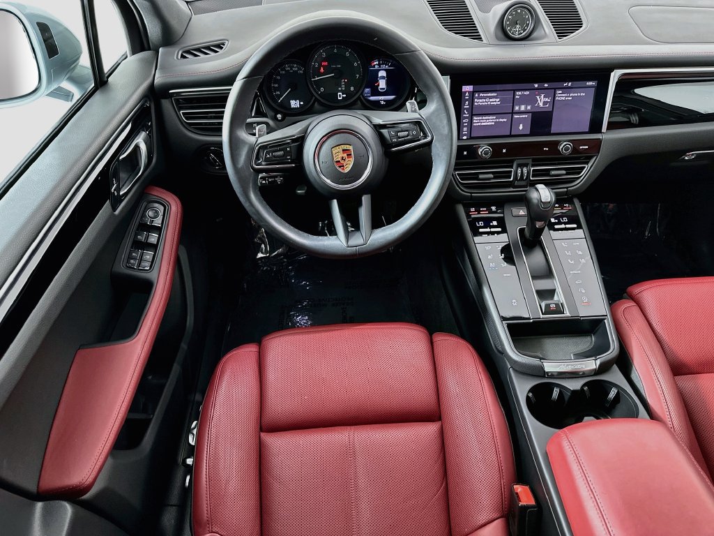 Certified 2024 Porsche Macan AWD/4WD image 25