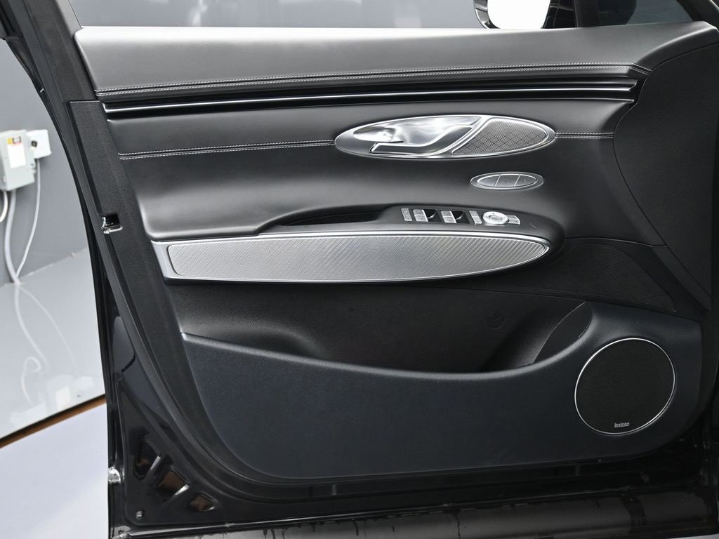 Used 2024 Genesis GV70 2.5T w/ Sport Prestige Package image 39