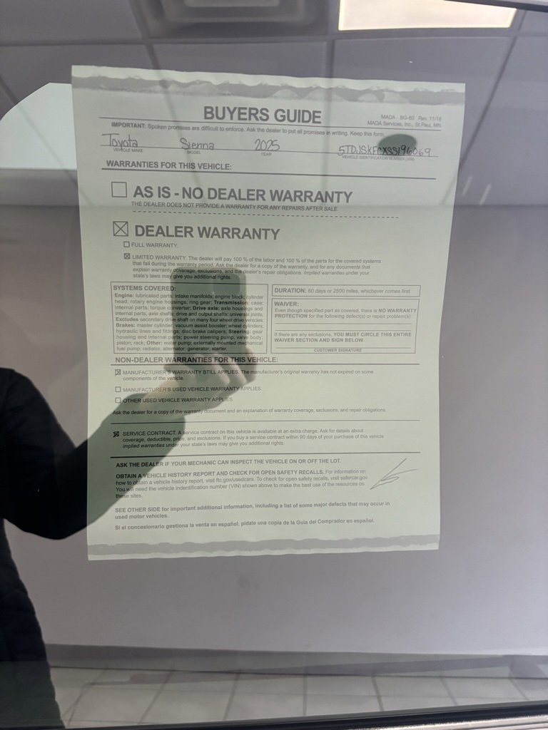 Used 2025 Toyota Sienna XLE image 33